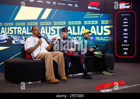 MELBOURNE, Australia, 2. APRILE 2023; conferenza stampa dopo la gara, (L-R) #44, Lewis HAMILTON, GBR, Mercedes AMG F1 Team, vincitore della gara #1, Max VERSTAPPEN, NDL, Oracle Red Bull Racing e #14, Fernando ALONSO, ESP, Aston Martin Formula 1 team, dopo il Gran Premio D'AUSTRALIA di Formula uno del 2nd aprile 2023, Albert Park - Melbourne, FIA Formula1 World Championship, raceday, Formel 1 Rennen in Australien, Motorsport, F1 GP, Honorarpflichtiges Foto, fee depend image, Copyright © Mark PETERSON/ ATP images (PETERSON Mark/ATP/SPP) Foto Stock