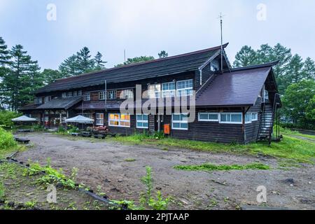 Chozogoya (cottage Chozo) a Oze-numa (stagno Oze), paludi di Ozegahara, parco nazionale di Oze, villaggio di Hinoemata, Fukushima, Giappone, Asia orientale, Asia Foto Stock