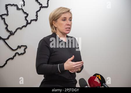 Lviv, Ucraina. 04th Mar, 2023. Iryna Vereshchuk, Vice primo Ministro e Ministro della reintegrazione dei territori temporaneamente occupati dell'Ucraina, interviene durante il briefing della sua visita a Leopoli, Iryna Vereshchuk ha parlato delle innovazioni riguardanti l'evacuazione dei bambini dalla zona di guerra e del programma statale per aiutare i rifugiati dalla guerra russo-Ucraina. (Foto di Olena Znak/SOPA Images/Sipa USA) Credit: Sipa USA/Alamy Live News Foto Stock