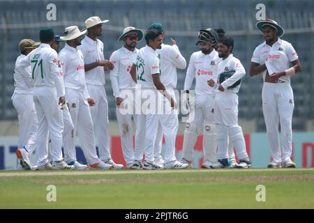 Taijul Islam celebra il suo primo wicket durante il solo test match tra Bangladesh e Irlanda allo Sher-e-Bangla National Cricket Stadium, Mirpur Foto Stock