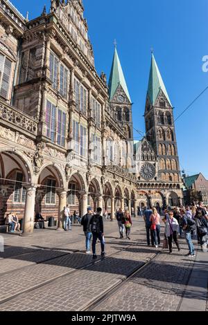 Il Municipio, il Rathaus, sito patrimonio dell'umanità dell'UNESCO, nella storica Marktplatz, Altstadt, città vecchia. Inizio XV secolo Brick Gothic e Weser Renaissance. Brema. Foto Stock