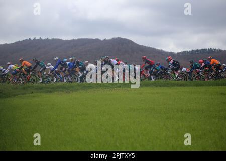 Egileta, Euskadi, Spagna. 3rd Apr, 2023. Ciclisti che cavalcano durante la 1st° tappa del Paese Basco Itzulia 2023 tra Vitoria-Gasteiz e Labastida a Egileta, Spagna. (Credit Image: © Alberto Brevers/Pacific Press via ZUMA Press Wire) SOLO PER USO EDITORIALE! Non per USO commerciale! Foto Stock