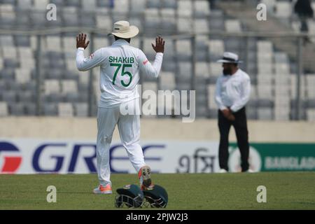 Shakib al Hasan durante il solo test match tra Bangladesh e Irlanda allo Sher-e-Bangla National Cricket Stadium, Mirpur, Dhaka, Bangladesh. Foto Stock