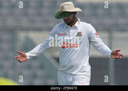 Shakib al Hasan durante il solo test match tra Bangladesh e Irlanda allo Sher-e-Bangla National Cricket Stadium, Mirpur, Dhaka, Bangladesh. Foto Stock