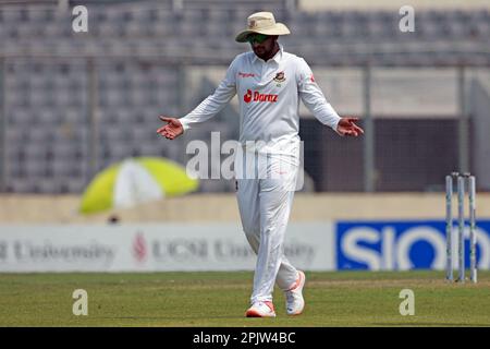 Shakib al Hasan durante il solo test match tra Bangladesh e Irlanda allo Sher-e-Bangla National Cricket Stadium, Mirpur, Dhaka, Bangladesh. Foto Stock