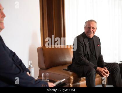 Giocatore Gary campione del mondo e presentatore TV e broadcaster David Tanner Foto Stock