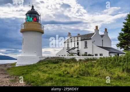 Faro di Corran Point e casa del guardiano ad Ardgour, nella penisola di Ardnamurchan, a Lochaber, sulla costa occidentale della Scozia Foto Stock