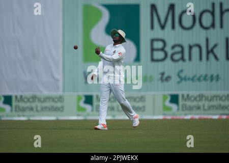 Shakib al Hasan durante il solo test match tra Bangladesh e Irlanda allo Sher-e-Bangla National Cricket Stadium, Mirpur, Dhaka, Bangladesh. Foto Stock