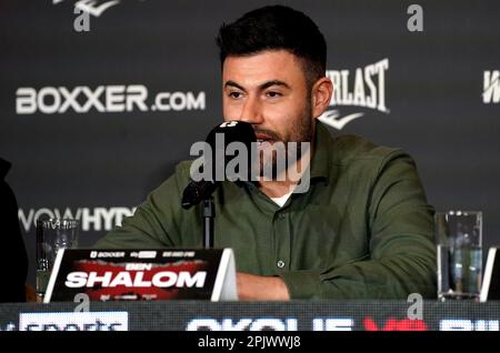 Il promotore ben Shalom durante una conferenza stampa al Landmark Hotel di Londra. Lawrence okolie punta a una quarta difesa di successo del suo titolo mondiale wbo cruiserweight, quando il prossimo 27 maggio si accollerà il collega britannico Chris Billam-Smith al Vitality Stadium di Bournemouth. Data immagine: Martedì 4 aprile 2023. Foto Stock