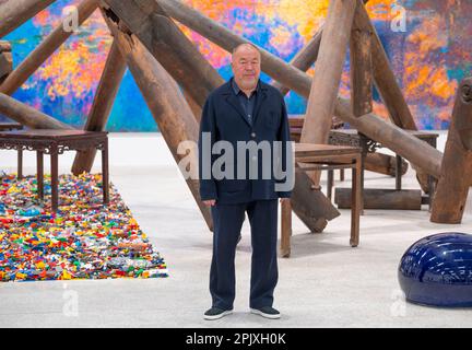 Design Museum, Londra, Regno Unito. 4th Apr, 2023. L'artista ai Weiwei svela la sua nuova grande mostra al Design Museum. Ai Weiwei: Making Sense mostra è la prima volta che l'artista si concentra sul design e l'architettura, con opere mai mostrate prima nel Regno Unito, nonché nuovi importanti pezzi esposti per la prima volta. Immagine: Ai Weiwei. Credit: Malcolm Park/Alamy Live News Foto Stock