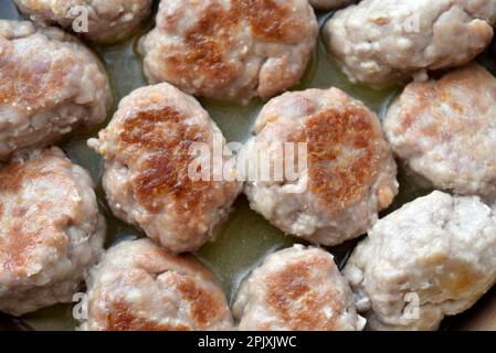 Polpette di carne fritte in padella. Deliziosa carne fritta. Bistecca. Foto Stock