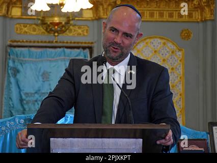 Mumbai, India. 04th Apr, 2023. Amir Ohana, relatore della Knesset israeliana, si è rivoltato ai membri della comunità ebraica all'interno della sinagoga Keneseth Eliyahoo di Mumbai. Credit: SOPA Images Limited/Alamy Live News Foto Stock