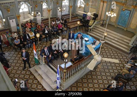 Mumbai, India. 04th Apr, 2023. Amir Ohana, relatore della Knesset israeliana, si è rivoltato ai membri della comunità ebraica all'interno della sinagoga Keneseth Eliyahoo di Mumbai. Credit: SOPA Images Limited/Alamy Live News Foto Stock