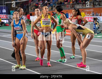 Julia Henriksson, svedese, gareggia nella semifinale femminile del 60m ai Campionati europei di atletica indoor della Ataköy Athletics Arena di Istanbu Foto Stock