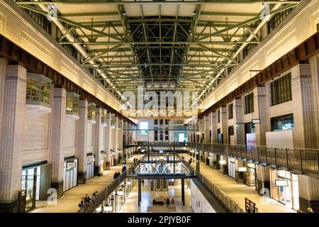Interno industriale art deco del centro commerciale Battersea Power Station, Londra, Regno Unito Foto Stock