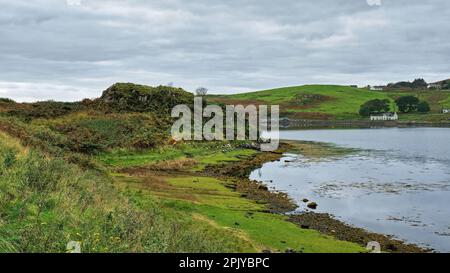 Dun Diarmaid broch sulle rive del Loch Beag, Isola di Skye Foto Stock