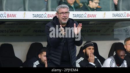 Francoforte, Germania. 04th Apr, 2023. Firo : 4th aprile 2023, calcio, DFB-Pokal, Stagione 2022/2023, quarti di finale, Eintracht Francoforte - Union Berlin Coach Urs FISCHER, Union, Gesture Credit: dpa/Alamy Live News Foto Stock