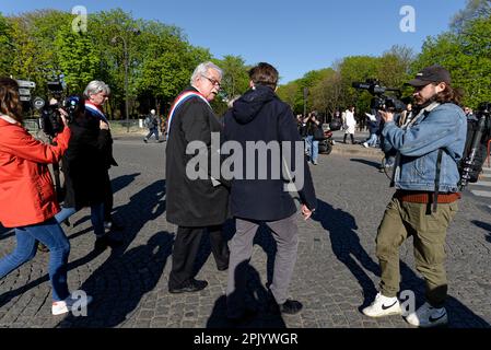 Des partimentaires du groupe CRCE et GRD marchent sur l'Elysée pour déposer un courrier à l'attention du président Macron Foto Stock