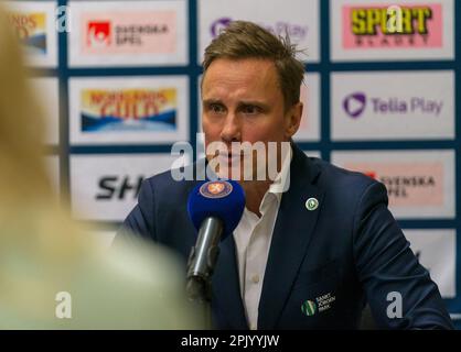 VŠxjš, Svezia, 4 aprile, 2023 Semifinale Vaxjo Lakers - Frolunda HC conferenza stampa Frolunda HC vince la terza semifinale da 0 -1 Fršlunda HC huvudtrŠnare Roger Ršnnberg (Head Coach) Credit: PEO Mšller/Alamy Live News Foto Stock