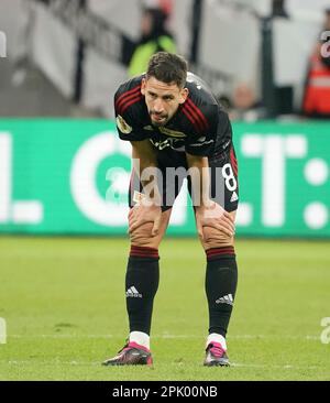 4th aprile 2023, Deutsche Bank Park, Francoforte, GER, DFB-Pokal, Eintracht Francoforte vs 1.Union Berlin, nella foto un deluso Rani Khedira (Union Berlin) dopo la sconfitta. Foto Stock