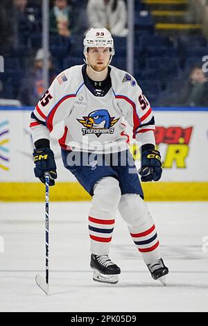 Bridgeport, Connecticut, Stati Uniti. 4th Apr, 2023. Springfield Thunderbirds Dmitri Samorukov (55) pattina durante una partita della American Hockey League contro i Bridgeport Islanders alla Total Mortgage Arena a Bridgeport, Connecticut. Rusty Jones/Cal Sport Media/Alamy Live News Foto Stock