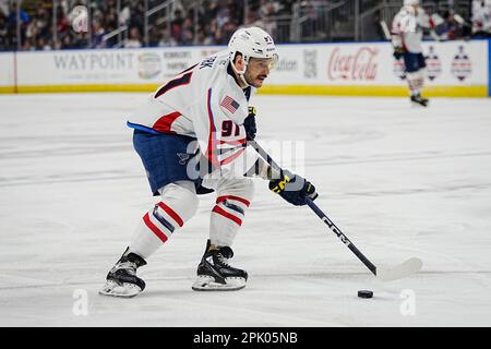 Bridgeport, Connecticut, Stati Uniti. 4th Apr, 2023. Springfield Thunderbirds Martin Frk''¨ (91) pattina durante una partita della American Hockey League contro i Bridgeport Islanders alla Total Mortgage Arena di Bridgeport, Connecticut. Rusty Jones/Cal Sport Media/Alamy Live News Foto Stock