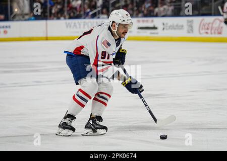 Bridgeport, Connecticut, Stati Uniti. 4th Apr, 2023. Springfield Thunderbirds Martin Frk''¨ (91) pattina durante una partita della American Hockey League contro i Bridgeport Islanders alla Total Mortgage Arena di Bridgeport, Connecticut. Rusty Jones/Cal Sport Media/Alamy Live News Foto Stock