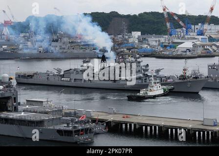 Prefettura di Kanagawa, Giappone - 05 giugno 2012: Marina indiana INS Rana (D52), cacciatorpediniere missilistico guidato di classe Rajput. Foto Stock