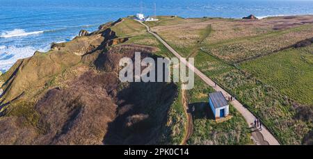 Flamborough Head - costa dello Yorkshire dell'Inghilterra. Bellissima zona di mare vista dalla prospettiva aerea drone. Foto di alta qualità Foto Stock