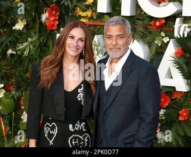 Londra, Regno Unito. 07th Set, 2022. Julia Roberts e George Clooney partecipano alla prima mondiale del cinema 'Ticket to Paradise' all'Odeon Luxe Leicester Square di Londra. (Foto di Fred Duval/SOPA Images/Sipa USA) Credit: Sipa USA/Alamy Live News Foto Stock