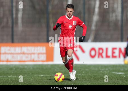 Cracovia, Polonia. 28th Mar, 2023. Kacper Urbanski di Polonia in azione durante il Campionato europeo Under-19 2023-Elite round Match tra Polonia e Serbia al Centro di formazione di Cracovia. Punteggio finale; Polonia 2:2 Serbia. Credit: SOPA Images Limited/Alamy Live News Foto Stock