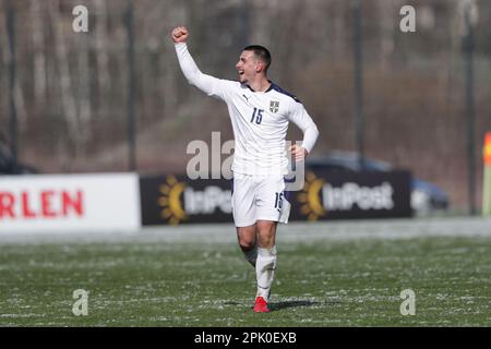 Cracovia, Polonia. 28th Mar, 2023. Ognjen Mimovic di Serbia in azione durante il Campionato europeo Under-19 2023-Elite round Match tra Polonia e Serbia al Centro di addestramento di Cracovia. Punteggio finale; Polonia 2:2 Serbia. Credit: SOPA Images Limited/Alamy Live News Foto Stock