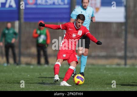 Cracovia, Polonia. 28th Mar, 2023. Kacper Urbanski di Polonia in azione durante il Campionato europeo Under-19 2023-Elite round Match tra Polonia e Serbia al Centro di formazione di Cracovia. Punteggio finale; Polonia 2:2 Serbia. (Foto di Grzegorz Wajda/SOPA Images/Sipa USA) Credit: Sipa USA/Alamy Live News Foto Stock