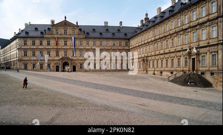 Nuova residenza, 17th-18th ° secolo palazzo barocco di principi-vescovi, facciata Piazza della Cattedrale, Bamberga, Germania Foto Stock