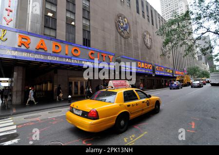 Radio City Music Hall su 6th Ave., Manhattan, New York City, USA. Foto Stock