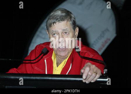 Jerry Lewis conduce una conferenza stampa insieme a un incontro di accoglienza con le famiglie afflitte dalla distrofia muscolare, in vista del suo concerto comico "Raugh for Life" che si terrà a Sydney il 21st settembre. Sydney, Australia - 16.09.09 Foto Stock