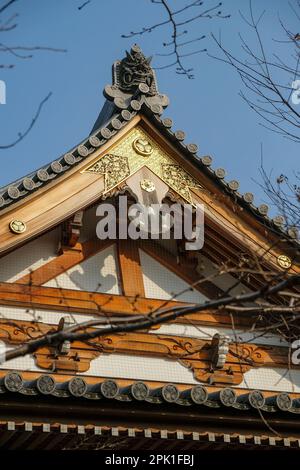 Tokyo, Giappone - 9 marzo 2023: Particolare del Tempio di Zojoji è un tempio buddista a Minato, Tokyo, Giappone. Foto Stock