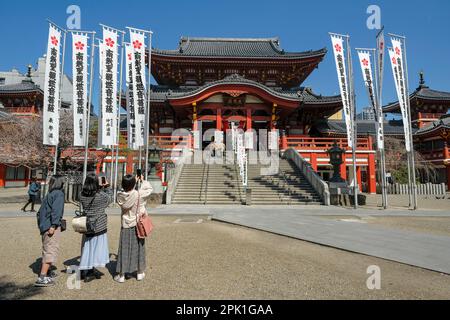 Nagoya, Giappone - 15 marzo 2023: Persone che visitano il tempio buddista di Osu Kannon situato a Nagoya, Giappone. Foto Stock