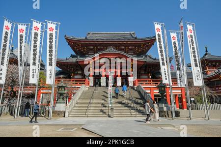 Nagoya, Giappone - 15 marzo 2023: Persone che visitano il tempio buddista di Osu Kannon situato a Nagoya, Giappone. Foto Stock