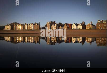 File foto datata 15/04/2021 di case lungo Melbourne Road a North Berwick, East Lothian. I cacciatori di case alla ricerca di una proprietà costiera in Scozia possono aspettarsi di pagare il 11% in più in media rispetto al 2021, secondo i dati della Banca di Scozia. Data di emissione: Mercoledì 5 aprile 2023. Foto Stock