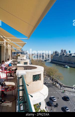 Parigi, Francia, una vista aerea di ile de la Cite visto dal balcone di la Samaritaine che è un grande magazzino. Foto Stock