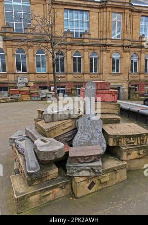 1998 - Un progetto di Case History, arte pubblica di John King, di fronte al Liverpool Institute for Performing Arts (LIPA), Mount Street / Hope Street L1 9BQ Foto Stock