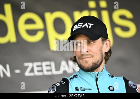Terneuzen, Paesi Bassi. 05th Apr, 2023. L'olandese Thijs Zonneveld ha mostrato all'inizio della gara maschile della 111th° edizione del 'Schelprivejs', un giorno di ciclismo, 205, a 2 km da Terneuzen, Olanda a Schoten, Belgio, mercoledì 05 aprile 2023. FOTO DI BELGA JASPER JACOBS Credit: Belga News Agency/Alamy Live News Foto Stock