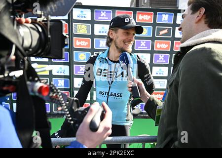 Terneuzen, Paesi Bassi. 05th Apr, 2023. L'olandese Thijs Zonneveld ha mostrato all'inizio della gara maschile della 111th° edizione del 'Schelprivejs', un giorno di ciclismo, 205, a 2 km da Terneuzen, Olanda a Schoten, Belgio, mercoledì 05 aprile 2023. FOTO DI BELGA JASPER JACOBS Credit: Belga News Agency/Alamy Live News Foto Stock