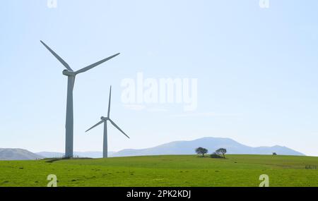 Turbine eoliche nella Wharrel's Hill Wind Farm vicino a Bothel, nella zona settentrionale del lago, Cumbria Foto Stock