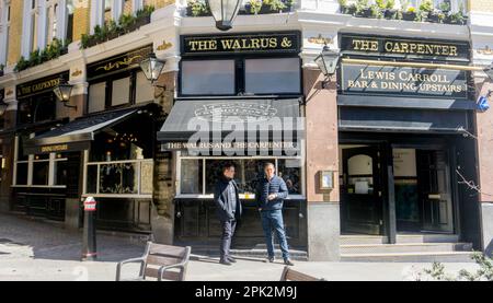 Esterno del pub 'Walrus & The Carpenter' in Monument Street, Londra, Regno Unito Foto Stock