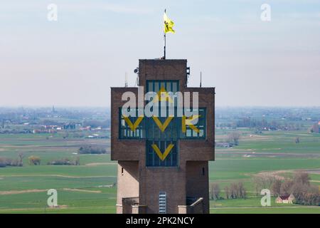 Diksmuide, Belgio. 05th Apr, 2023. L'immagine mostra il monumento di guerra IJzertoren (Yser Tower - Tour de l'Yser) a Diksmuide, nella foto di mercoledì 05 aprile 2023, durante una conferenza stampa sul suo restauro. BELGA PHOTO KURT DESPLENTER Credit: Belga News Agency/Alamy Live News Foto Stock