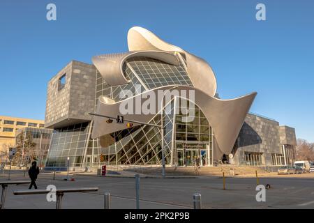 Edmonton, Alberta, Canada. Apr 04, 2023. L'edificio della Galleria d'Arte dell'Alberta. Un centro di eccellenza per le arti visive del Canada occidentale, Connecting Foto Stock