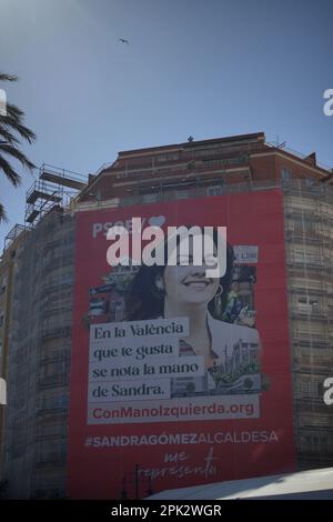 2023.Valencia, Spagna. Manifesto di propaganda politica per il candidato sindaco di Valencia Sandra Gómez del partito di sinistra PSOE Foto Stock