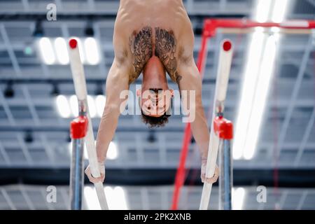 ROTTERDAM - Paesi Bassi, 05/04/2023, ginnastica Nico van den BOOGAARD durante un corso di formazione a Topsportcentrum Rotterdam. La selezione della ginnastica si prepara per i campionati europei di ginnastica ad Antalya. ANP olanda fuori - belgio fuori Foto Stock